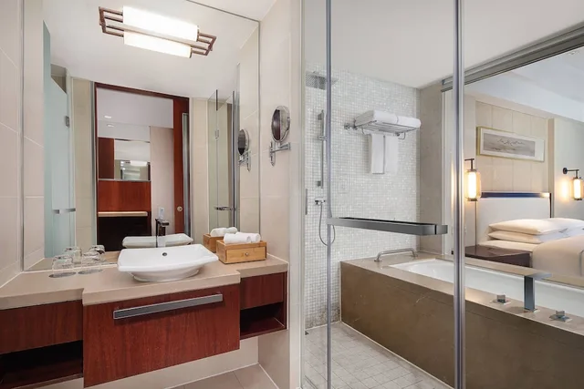 room, 2 double beds, garden view, Courtyard by Marriott Wuxi Lihu Lake 5/5