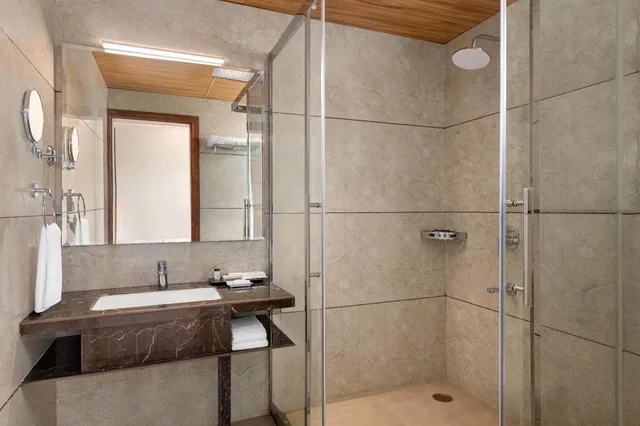 غرفة بسرير كينج لذوي الإعاقة، Howard Johnson by Wyndham Udaipur Roop Nagar 4/4