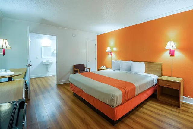 غرفة قياسية بسرير كينج للمدخنين، Motel6 Perry, GA 3/10