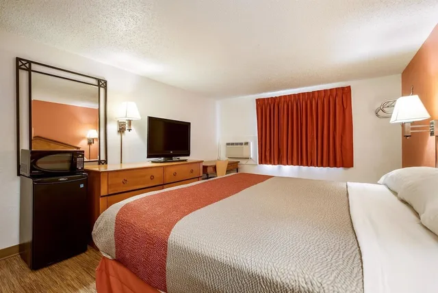 غرفة ديلوكس بسرير كينج للمدخنين، Motel6 Albert Lea, MN 1/7