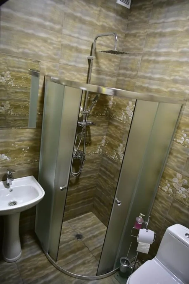 غرفة قياسية بسريرين منفصلين، Hotel The K Tbilisi 2/2