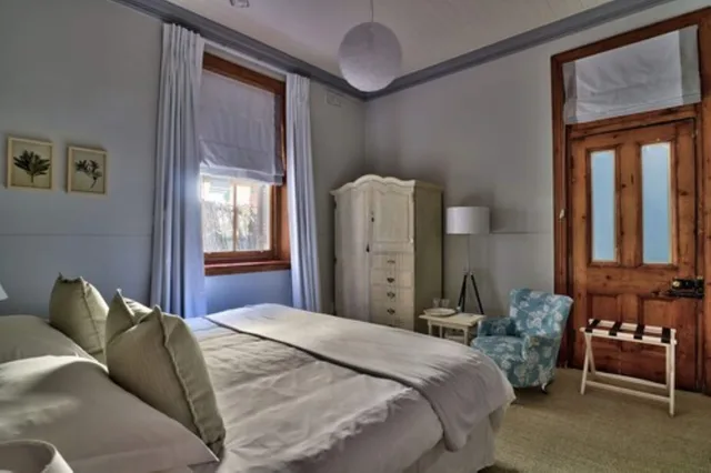 Standard, King Bed, Parker Cottage 1/4