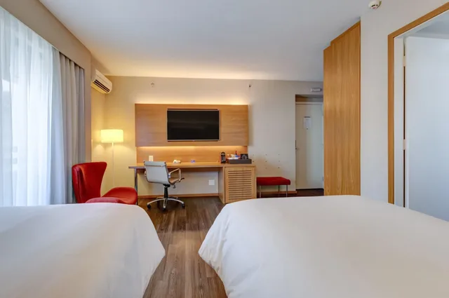 Executive, Twin Beds, Street View, Radisson Blu Sao Paulo 1/5