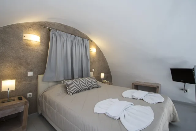Maisonette, Queen Bed, Sofa، Erato Apartments Santorini 3/10
