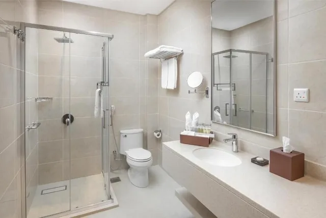 جناح جونيور بسرير كينج، فندق قمر جدة(Landmark Hotel & Suites (formerly Al Qamar Hotel)) 2/2