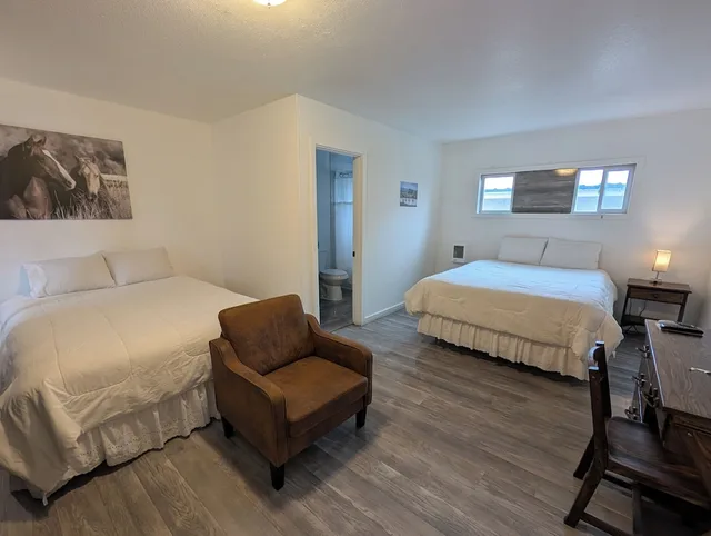 Room, Single, 2 Queen Beds، OYO Silver Spur Burns Hwy 20 1/3