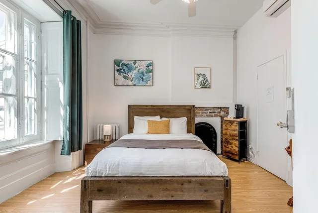 غرفة قياسية بسرير كوين، Hotel Manoir des Remparts 8/10