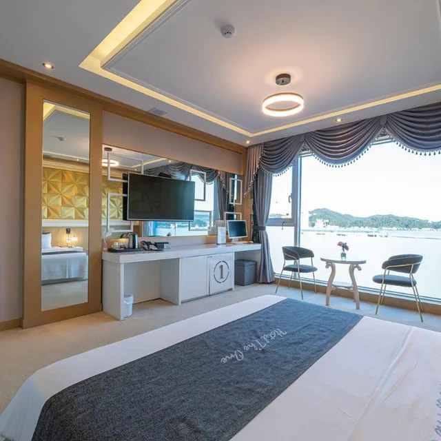 غرفة قياسية بسرير مزدوج بإطلالة على البحر، Hotel The One Yeosu 4/8