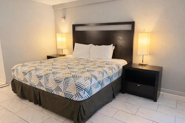 غرفة بسرير كينج للمدخنين، Motel6 Sherman, TX 1/6