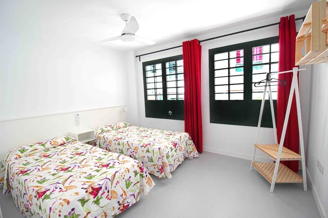 شقة كومفورت بسرير كينج وسريرين منفصلين بشرفة بغرفتي نوم، Morana Apartamentos 1/5