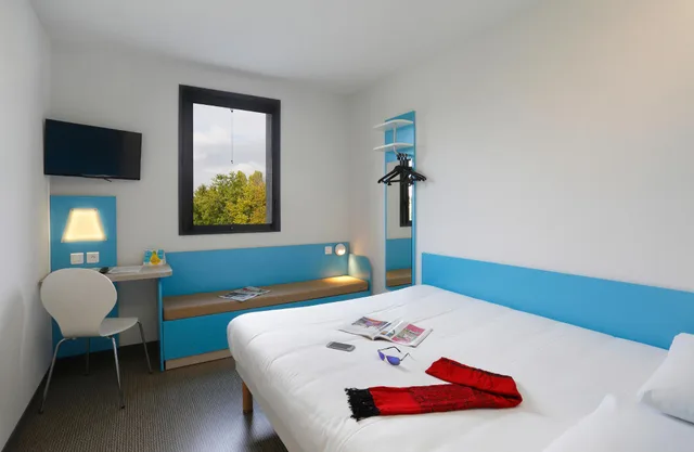 غرفة قياسية بسرير كوين، First Inn Blois 1/1