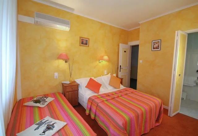 غرفة كومفورت ثلاثية بسرير مزدوج وسرير فردي، CITOTEL LE MIRAGE 1/6