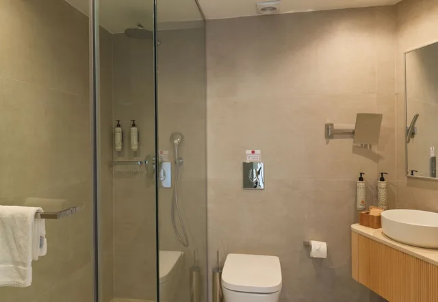 غرفة ديلوكس عائلية بسرير كوين بإطلالة على الحديقة مع أريكة، Leonardo Kolymbia Resort 10/10