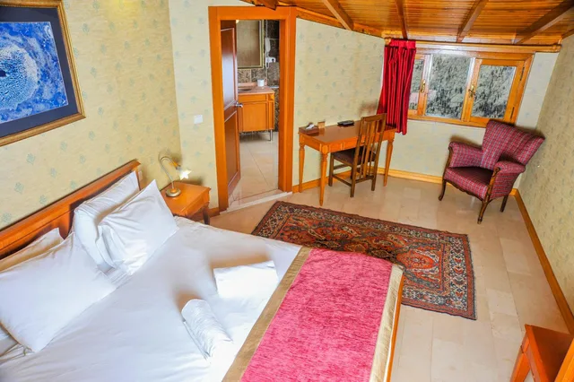 غرفة بسرير كينج بإطلالة على البحر، Erguvan Hotel 1/7