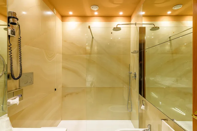 غرفة كلاسيكية رباعية بسرير كوين وسريرين منفصلين، Hotel Sant' Anna 9/10