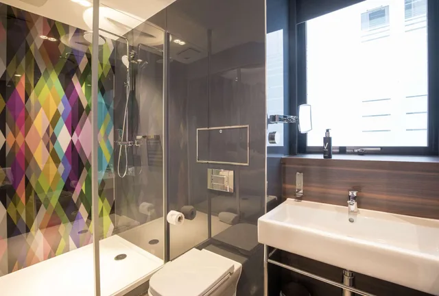غرفة بسرير كوين، Village Hotel Bristol 4/5
