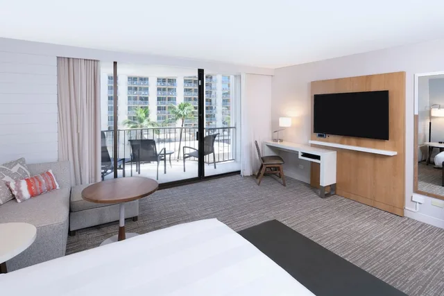 Tower, King Bed, Ocean View, Sofa, Balcony، Waikiki Beach Marriott Resort and Spa 1/2