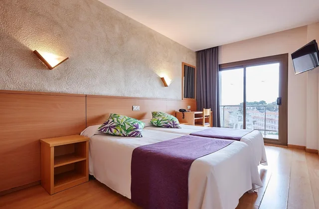 غرفة بسرير مزدوج بشرفة، Samba Hotel 1/1