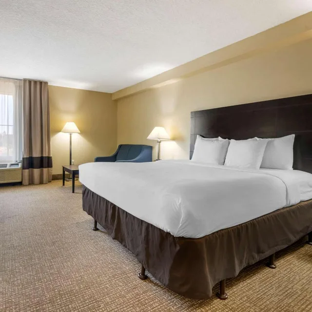 غرفة بسريرين كوين مع أريكة، I-Drive Hotel at Universal 1/7