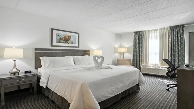 جناح بسرير كينج بمنطقة جلوس، Holiday Inn Express Williamsburg North 1/4