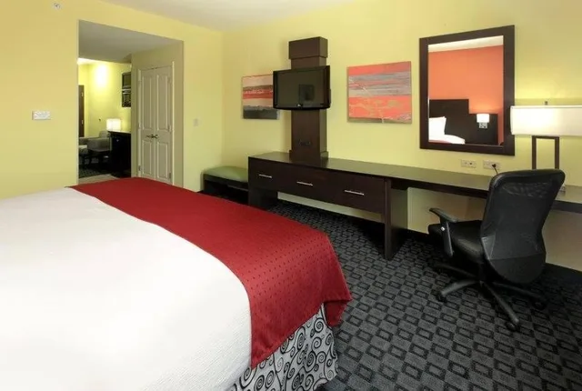 جناح لذوي الإعاقة، Holiday Inn Garland 9/10