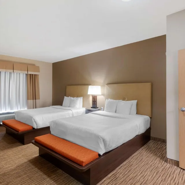 جناح عائلي بسريرين كوين مع أريكة، Best Western Plus DFW Airport Suites 1/4