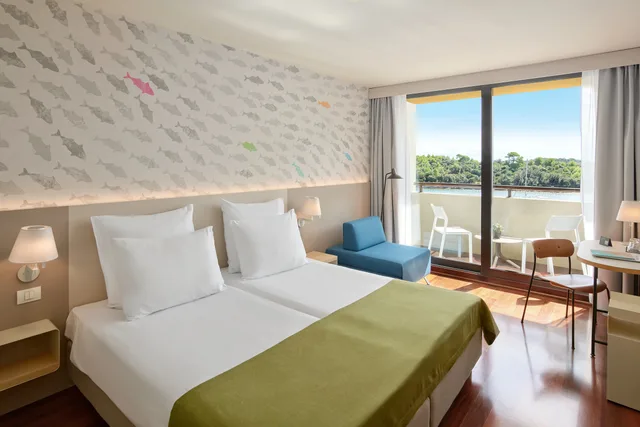 Superior Double Room with Extra Bed، Island Hotel Istra 1/3