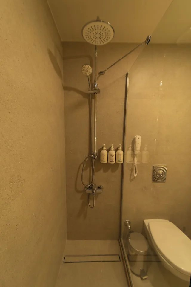 غرفة قياسية بسريرين منفصلين بإطلالة على المسبح، La Blanche Resort and Spa 8/10