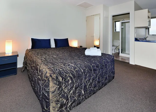 استوديو، ARENA MOTEL 1/2