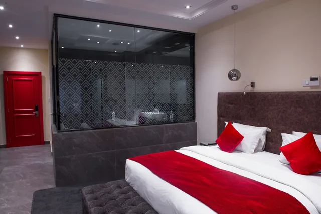 بنتهاوس بسريرين كوين، Francis Hotel 1/3