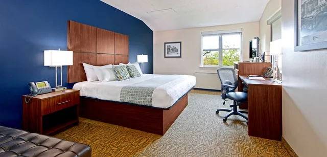 Room, Queen Bed, Executive Level, Accessible، Kellogg Conference Hotel Capitol Hill at Gallaudet University 4/6