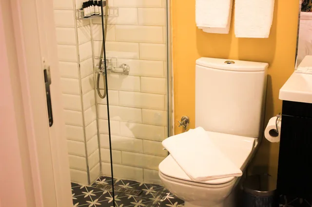 غرفة قياسية رباعية بسريرين كوين، Think Hotel 9/9
