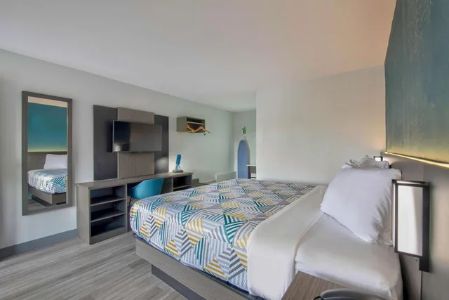 1 King Bed - Non-Smoking, Micfridge، Studio6 Jackson, MS - I-55 6/10