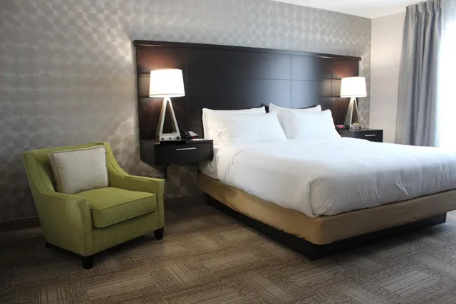 جناح استوديو بسرير كينج بحوض استحمام لذوي الإعاقة، STAYBRIDGE SUITES MIAMISBURG 3/5