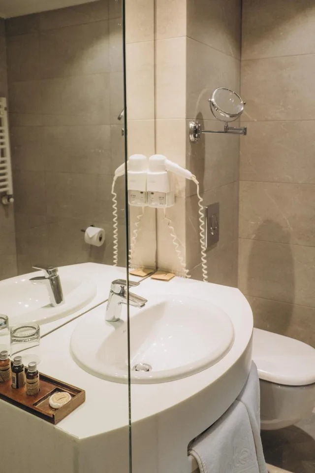 جناح جونيور بسرير كينج، Coste Hotel 4/5