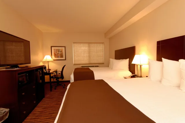 غرفة بسريرين كوين، Cobblestone Inn & Suites - Fort Madison 1/7