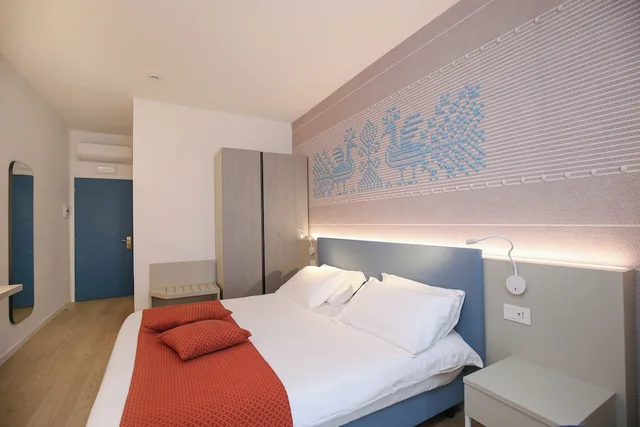 غرفة بانورامية ثلاثية بسرير كوين وسرير فردي بإطلالة على البحر، Riviera Castelsardo Hotel 7/10