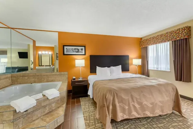 Upgrade, Suite, King Bed, Quality Inn Wooster OH 1/1