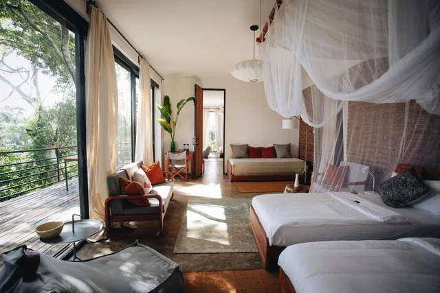 بنغل، Kaliwa Lodge 4/7