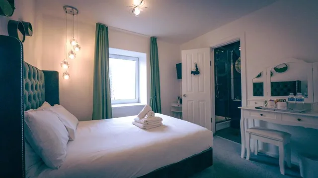 Room, Double Bed, Sea View, OYO Newquay Beach Hotel 5/5