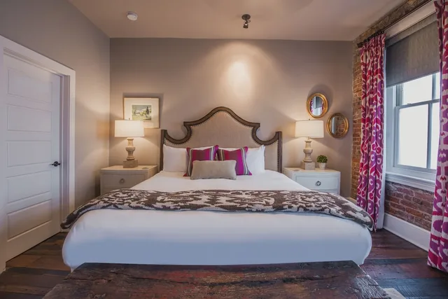 جناح تنفيذي بسرير كينج، The Windsor Boutique Hotel 2/2