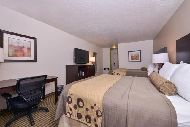 غرفة قياسية بسريرين كوين، Wyndham Tucson Airport & Conference Center 4/6