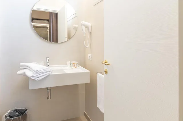 جناح جونيور بسرير كوين، Boston Hotel Bari 8/9