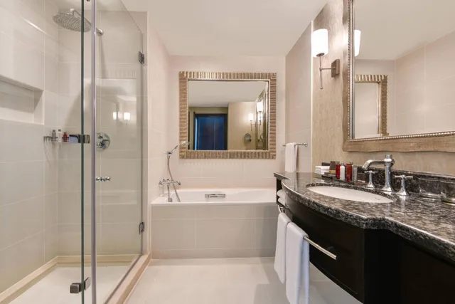 جناح تنفيذي بسرير كينج مع دخول الصالة في طابق مرتفع، Marriott Marquis City Center Doha 3/3