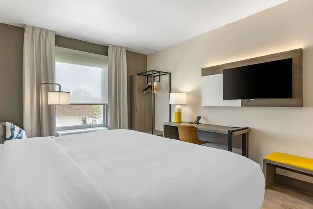 غرفة بسرير كينج لذوي الإعاقة، Comfort Inn & Suites New Port Richey Downtown District 2/5