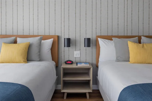 غرفة سوبيريور بسريرين كوين، Sea Harbor Hotel 3/9