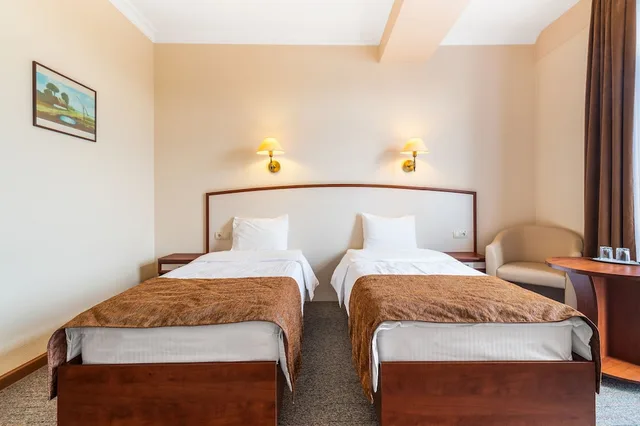 غرفة قياسية بسريرين منفصلين، Regency Hotel 1/6
