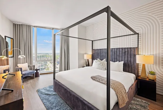 2 Bedrooms, Sky, Deluxe, Suite, 2 Queen Beds، Placemakr Premier SoBro 1/7