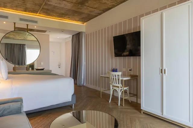 غرفة بريميوم بسرير كينج بشرفة، Faranda Collection Barranquilla, a member of Radisson Individuals 1/8