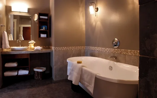 2 Bedrooms, Suite, King and Queen Bed, Grande Rockies Resort Bellstar Hotels Resorts 8/9